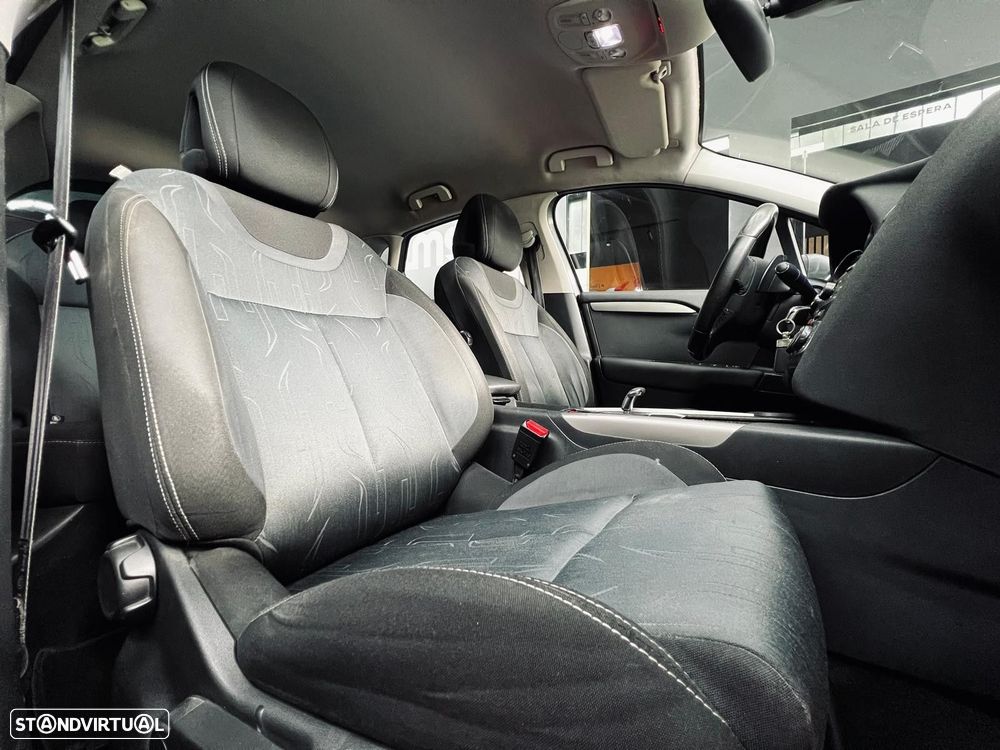 Citroën C4 e-HDi 115 ETG6 Exclusive - 37