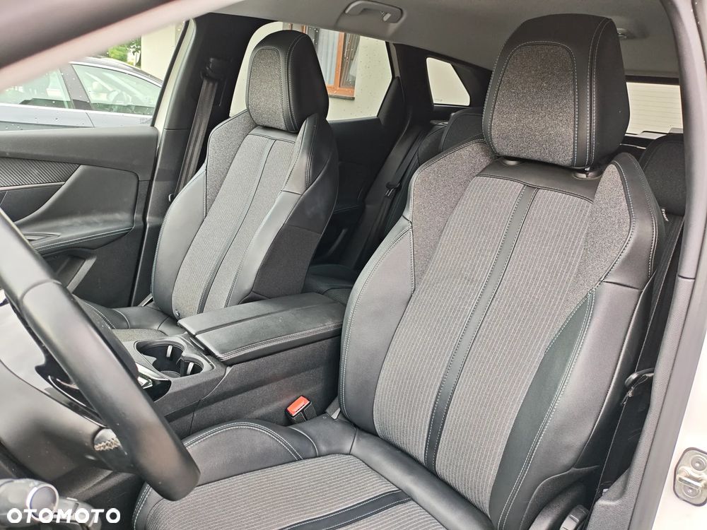 Peugeot 3008 PureTech 130 Stop & Start GPF Allure - 32