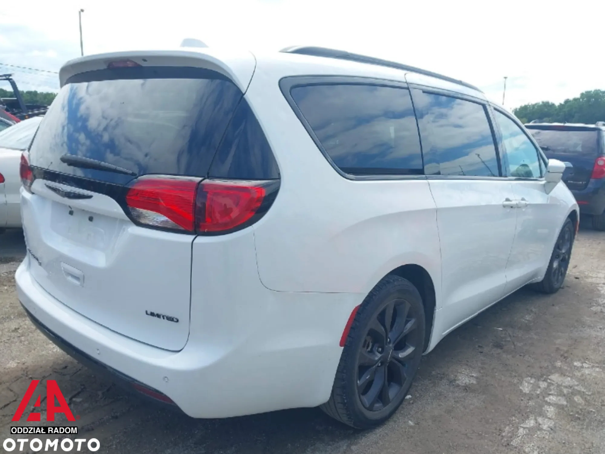 Chrysler Pacifica - 4