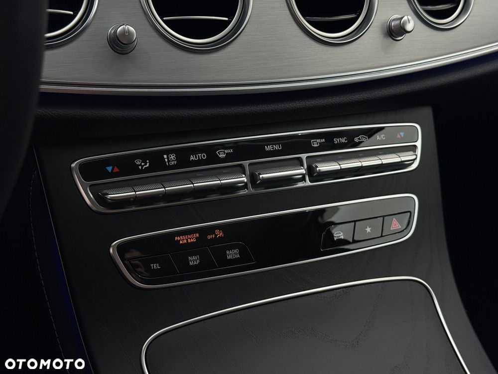 Mercedes-Benz Klasa E 220 d 4-Matic AMG/Avantgarde - 24