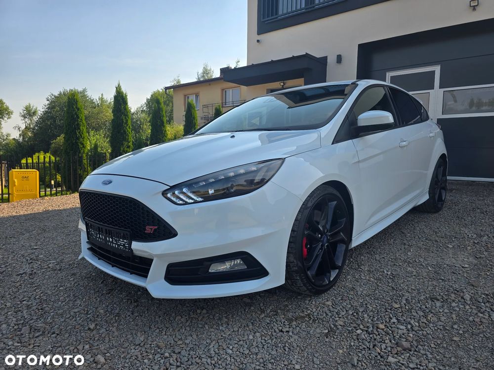 Ford Focus 2.0 EcoBoost ST mit Leder-Sport-Paket - 1