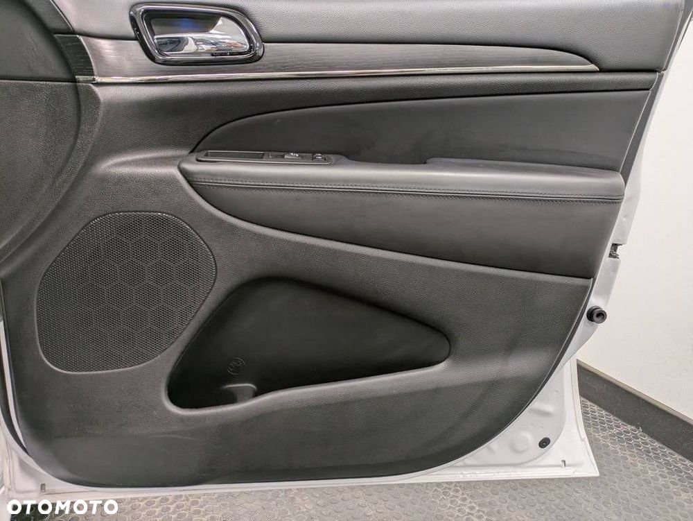 Jeep Grand Cherokee - 27