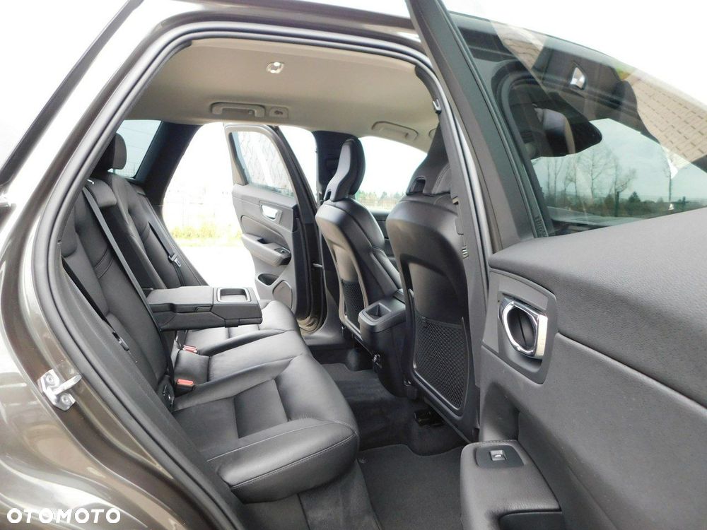 Volvo XC 60 D3 Momentum Pro - 11