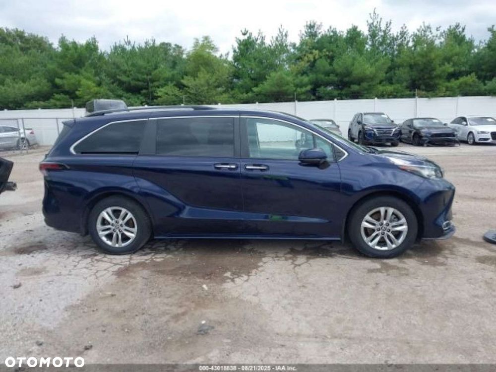 Toyota Sienna - 7