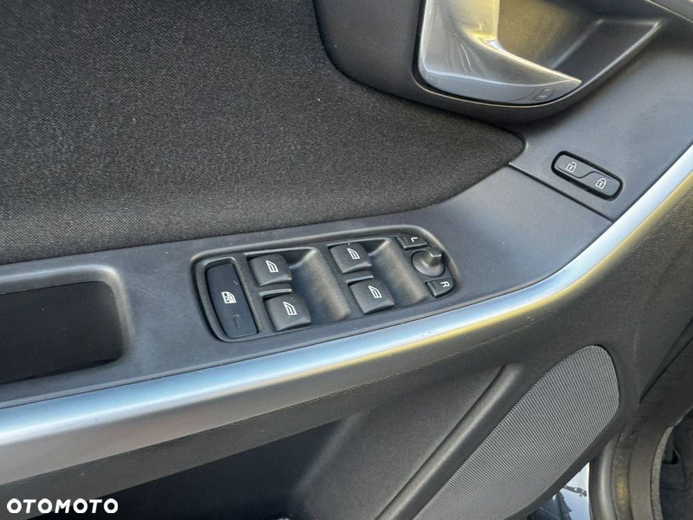 Volvo XC 60 D4 AWD Momentum - 17