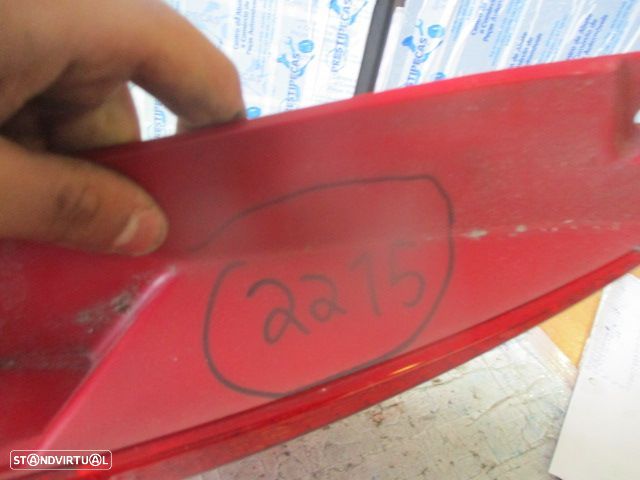 Farol Tras 8A6113404A FORD FIESTA 6 2012 1.4 TDCI 71CV 3P BRANCO DRT ORIGINAL FORD FIESTA 4 FASE 1 2009 1.4TDCI 70CV 5P PRETO DRT ORIGINAL FORD FIESTA 6  2010 1.4TDCI 70CV 5P BRANCO DRT ORIGINAL - 2