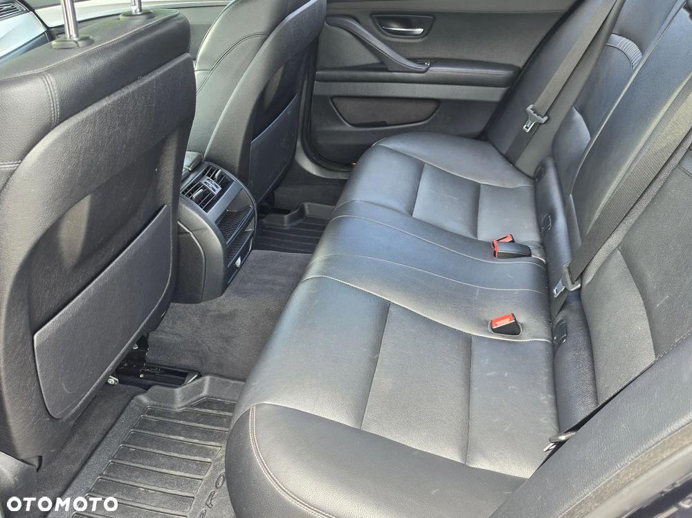 BMW Seria 5 525d xDrive - 31