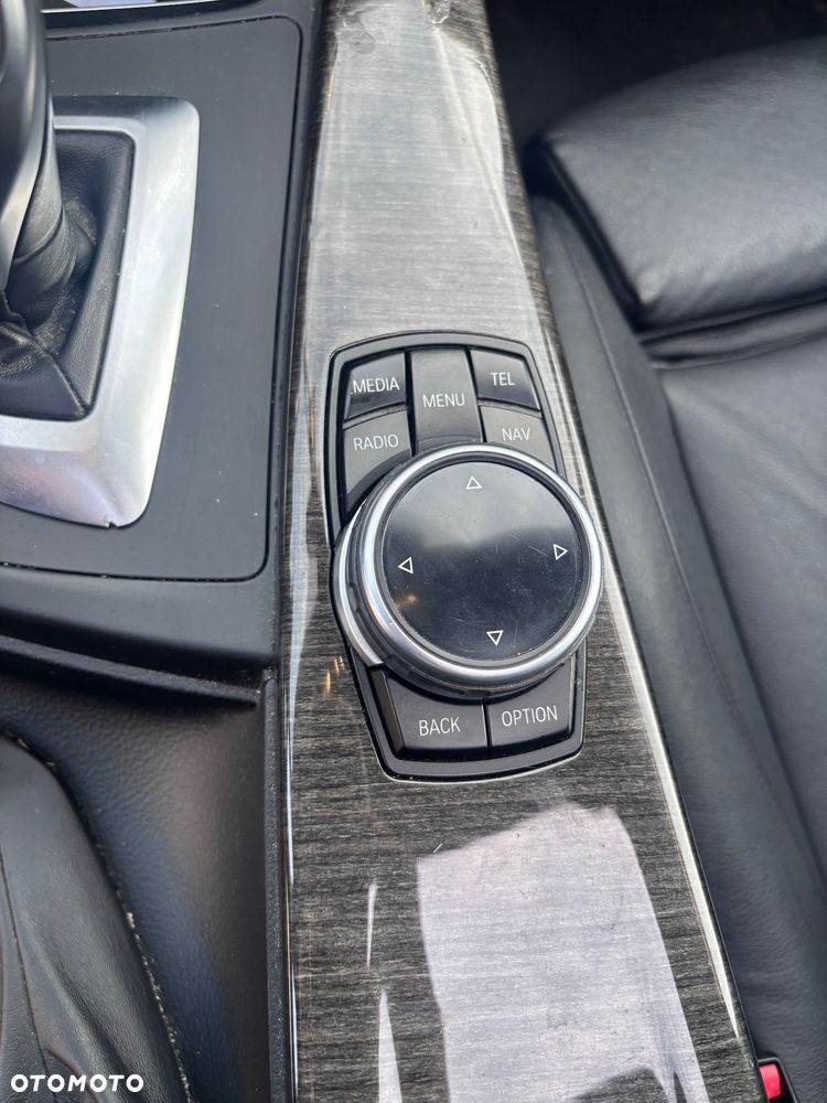 BMW Seria 3 335i xDrive Sport Line - 22
