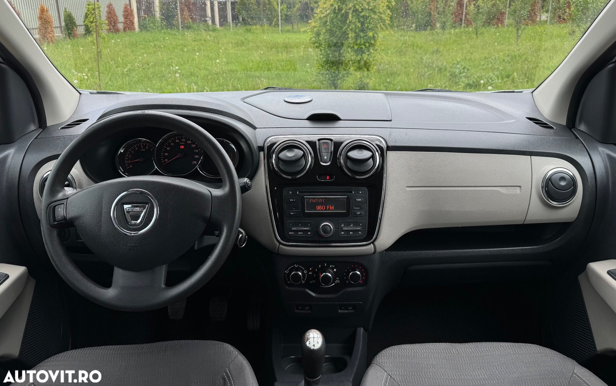 Dacia Lodgy 1.6 MPI 85 Celebration - 8