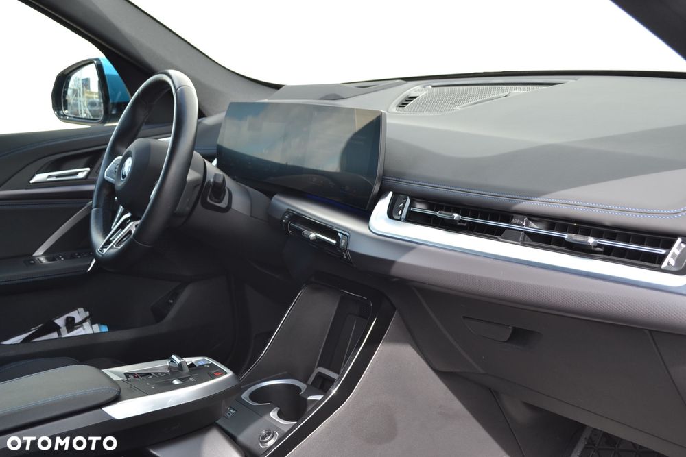 BMW iX1 xDrive30 66.5kWh M Sport - 12