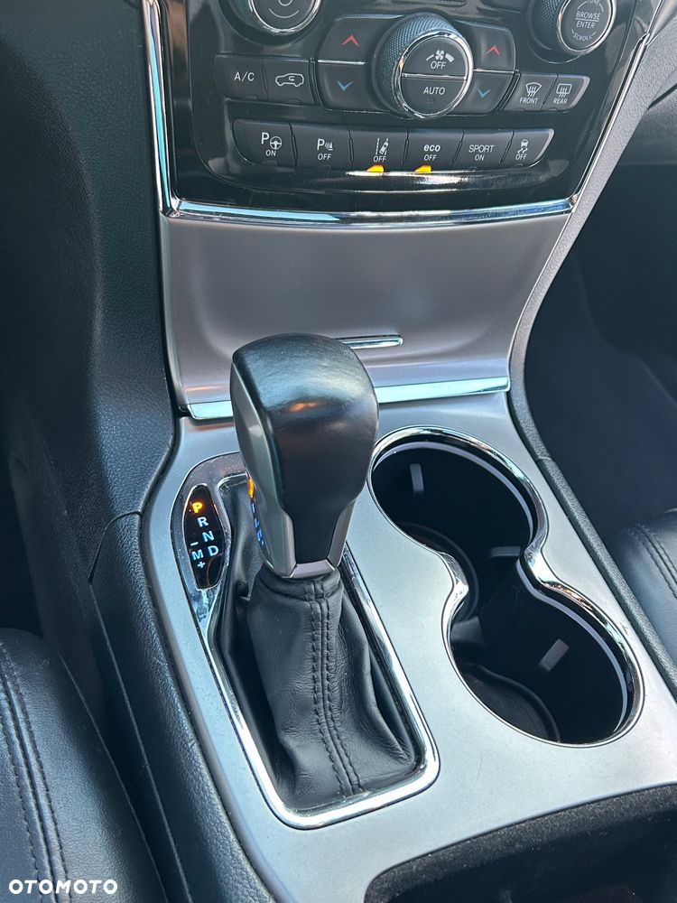 Jeep Grand Cherokee - 22