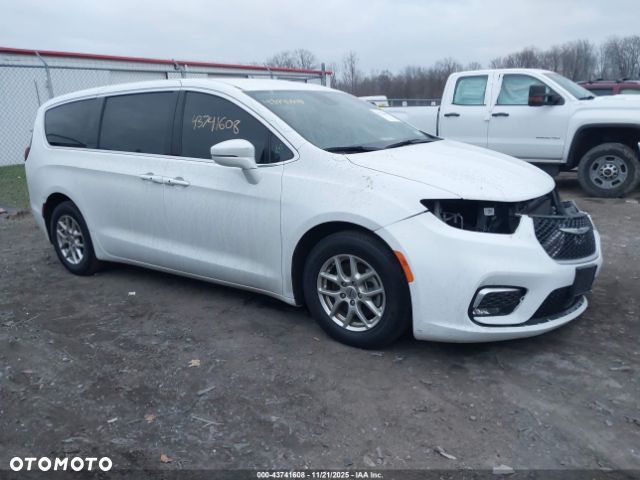 Chrysler Pacifica - 1