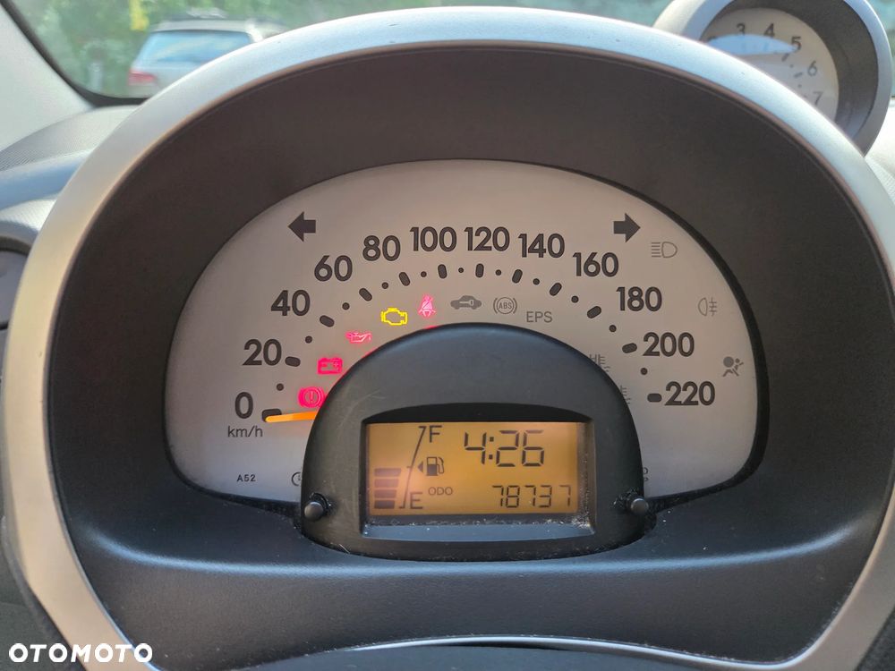 Daihatsu Sirion - 9