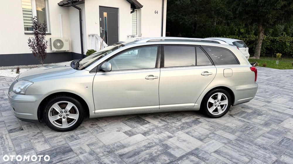 Toyota Avensis 2.0 D-4D Sol - 2