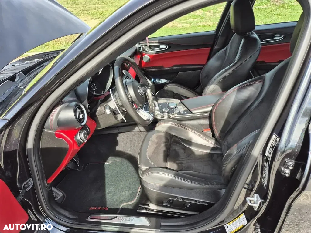 Alfa Romeo Giulia 2.9 V6 Bi-Turbo AT8 Quadrifoglio - 10