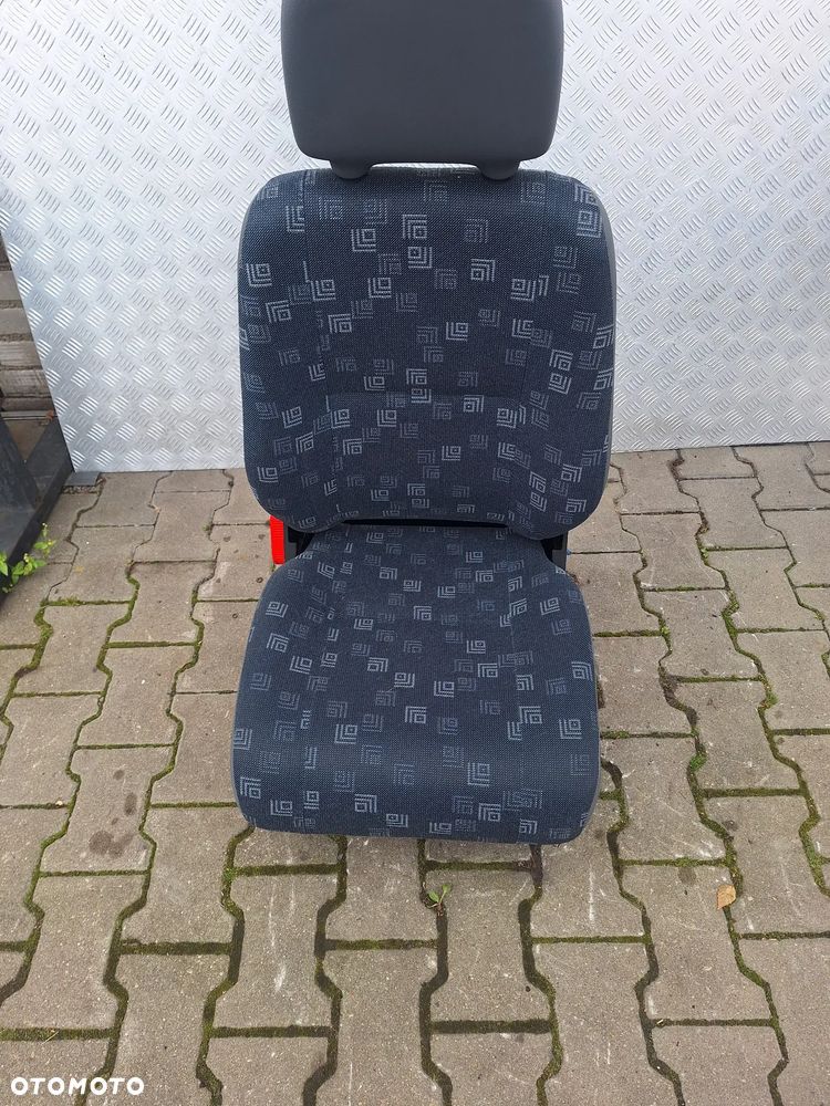 FOTEL PRAWY PRZÓD PASAŻERA - SPRINTER W903  2004R - 1