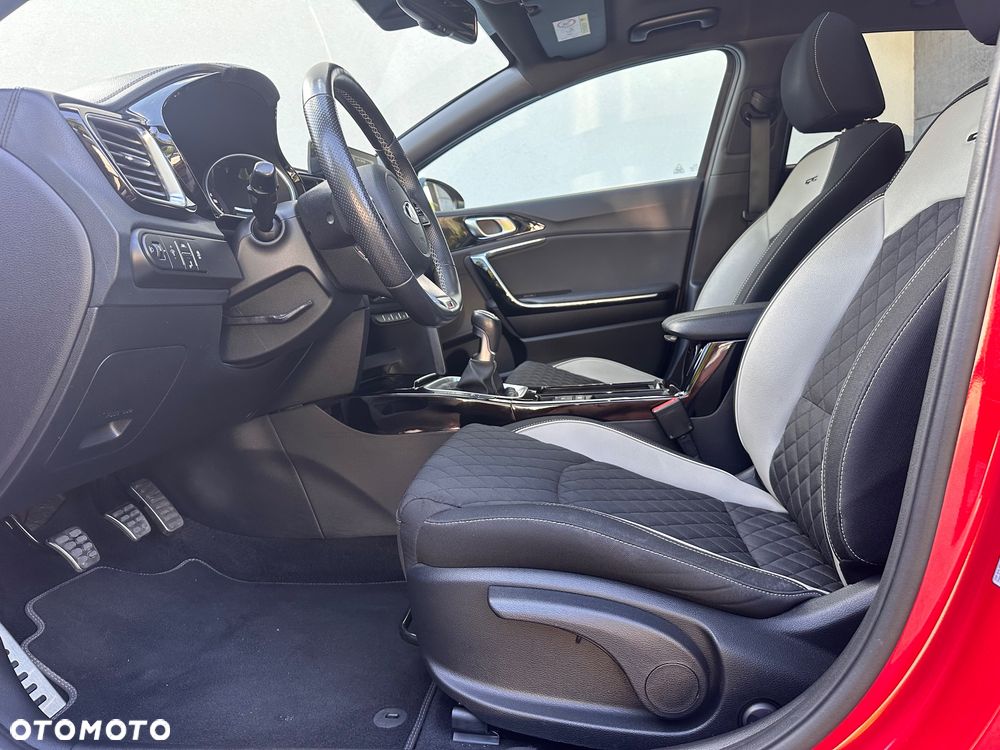 Kia ProCeed - 24