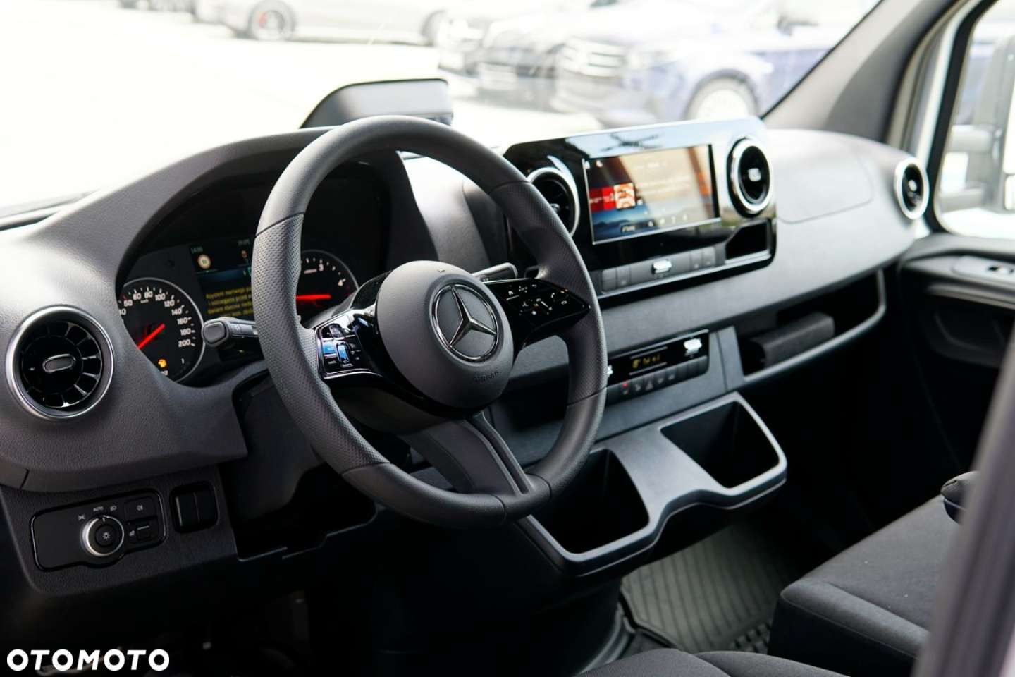 Mercedes-Benz Sprinter - 11