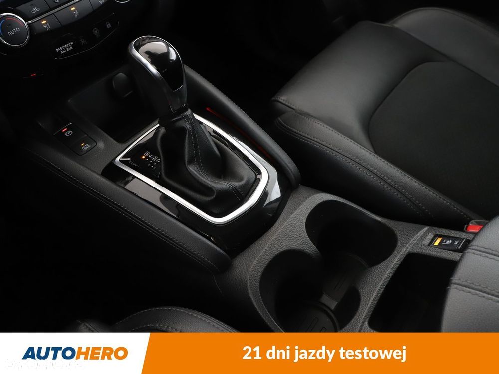 Nissan Qashqai - 25