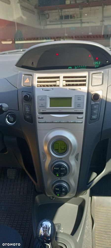 Toyota Yaris - 4