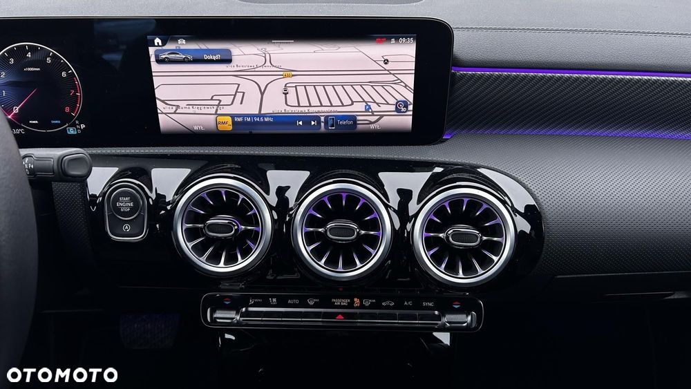 Mercedes-Benz CLA 180 Progressive 7G-DCT - 17