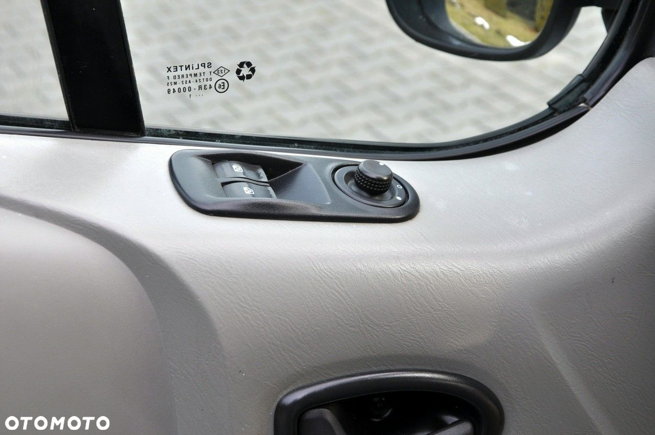 Opel Vivaro - 28