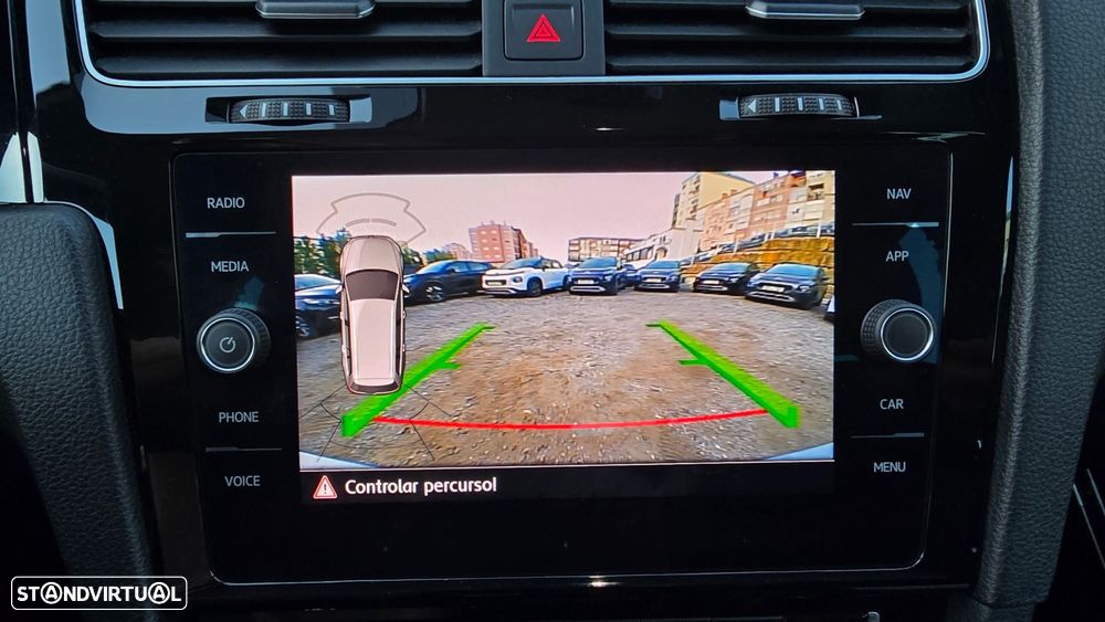 VW Golf Variant 1.6 TDi SCR IQ.DRIVE - 23