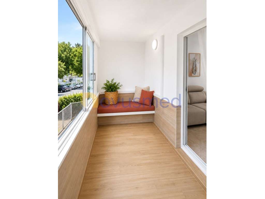 Apartamento T2 totalmente remodelado em zona central nas Ferreiras - Grande imagem: 2/10