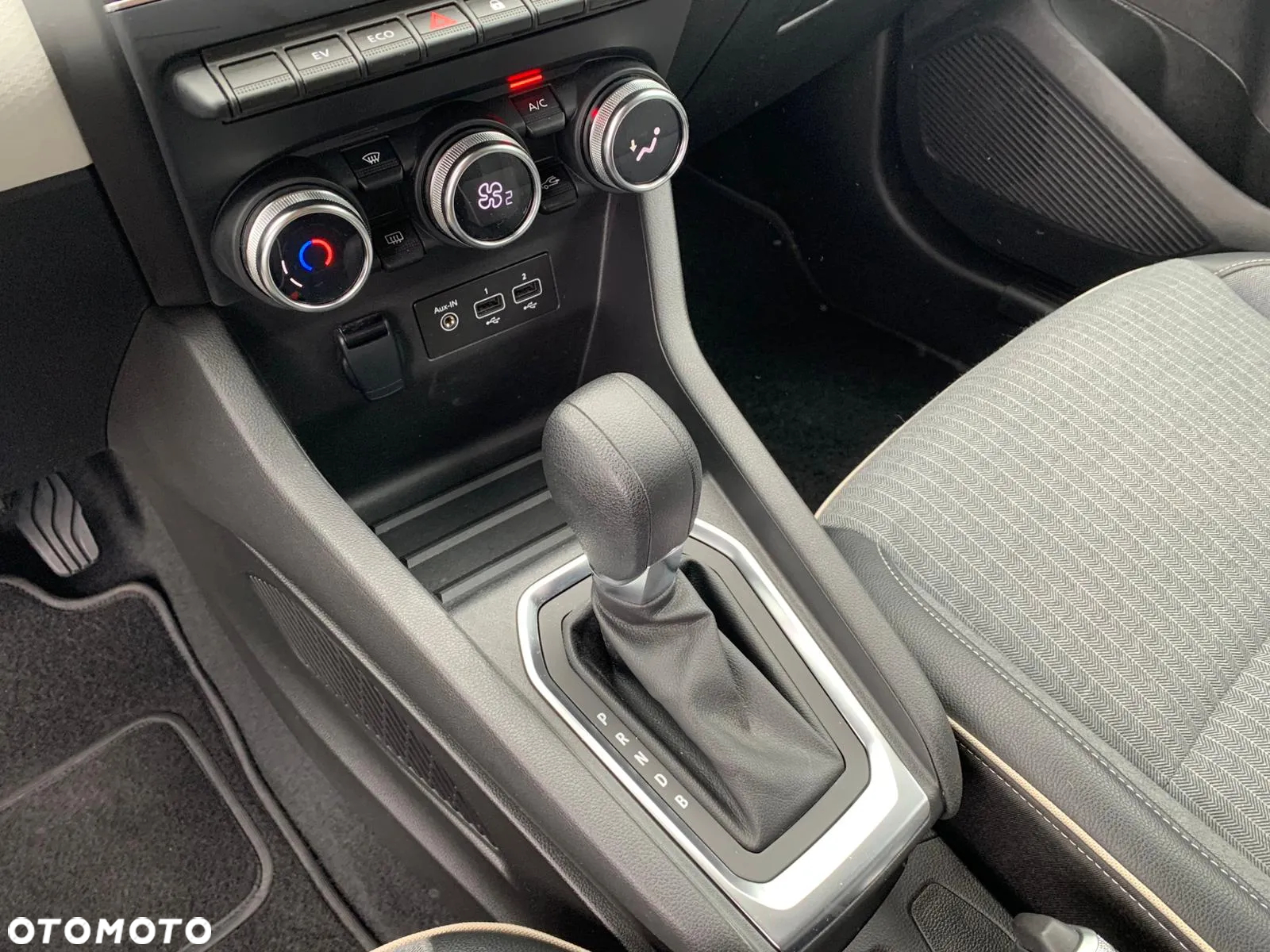 Renault Clio 1.6 E-TECH Techno - 16