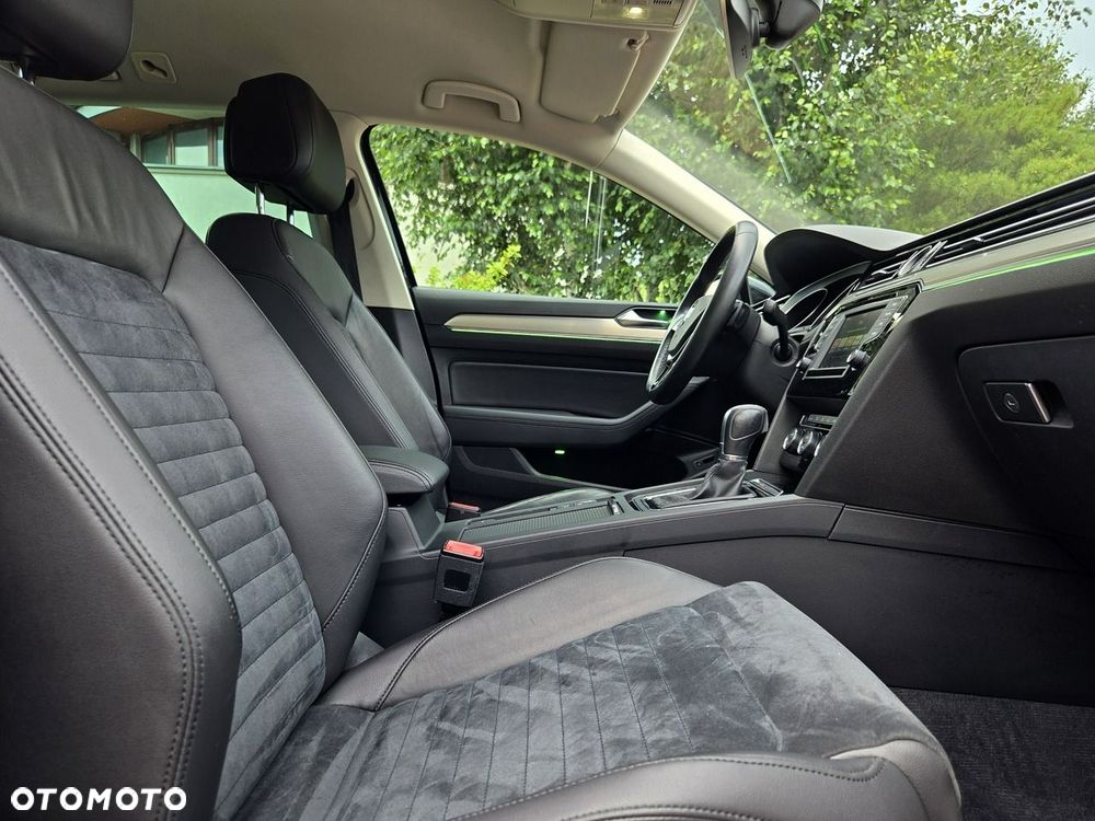 Volkswagen Passat Variant 2.0 TDI SCR 4Motion DSG Elegance - 5