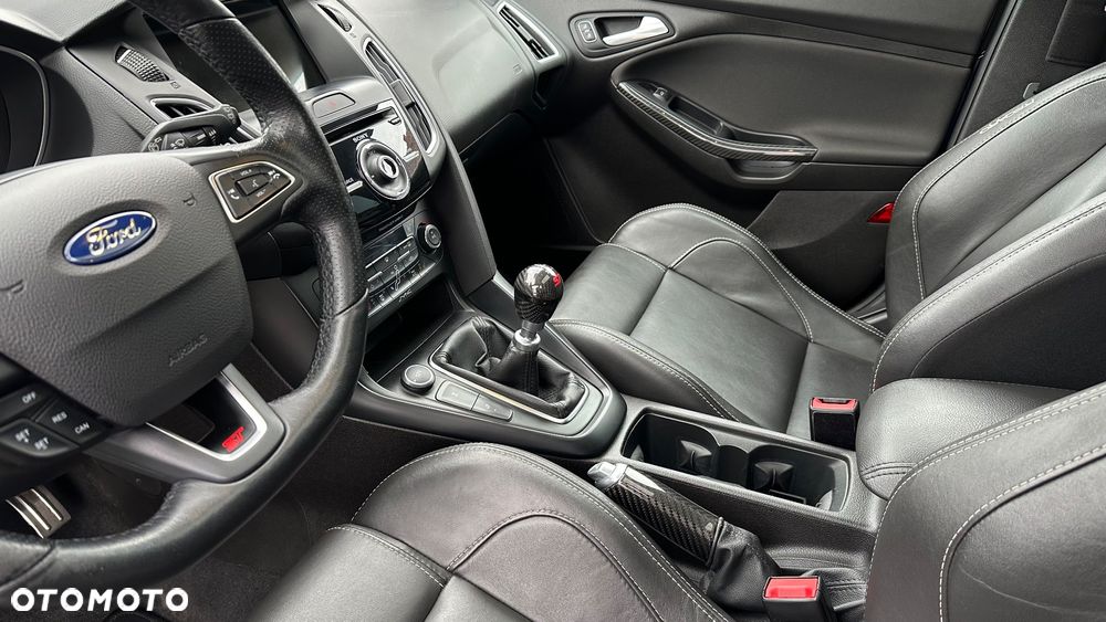 Ford Focus 2.0 EcoBoost ST - 11