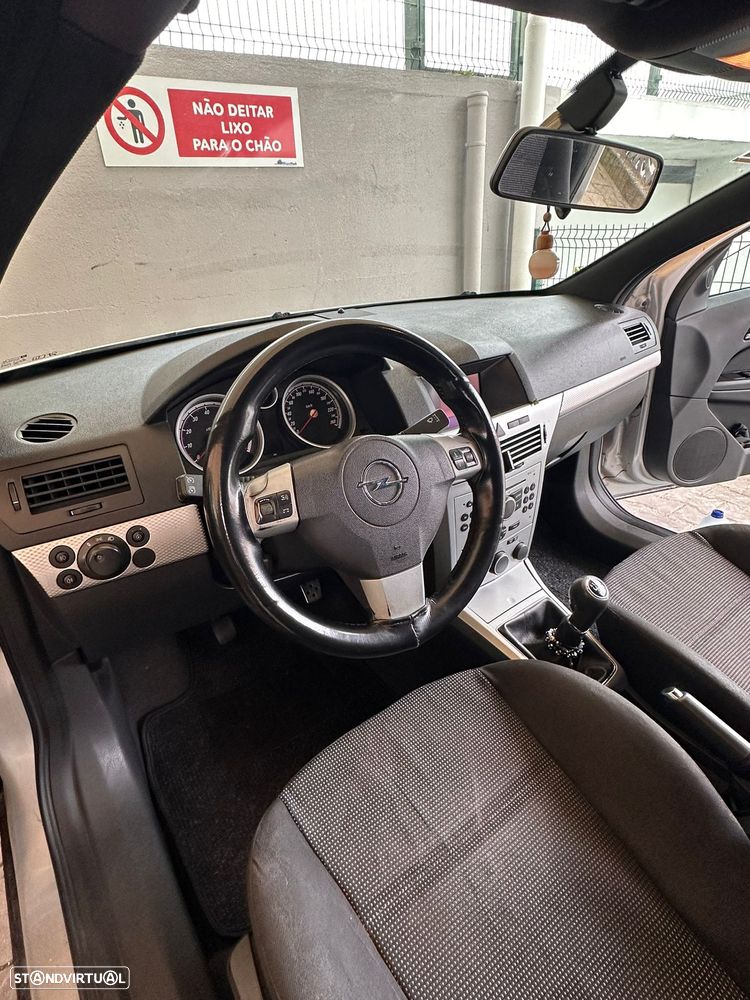 Opel Astra GTC 1.6 - 25