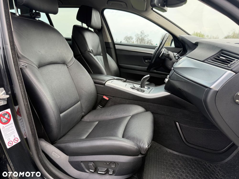 BMW Seria 5 525d Sport-Aut Luxury Line - 17