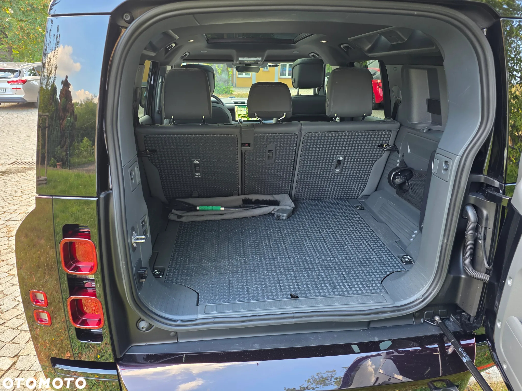 Land Rover Defender - 10