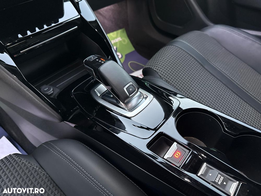 Peugeot 2008 PureTech 130 EAT8 GT Pack - 26