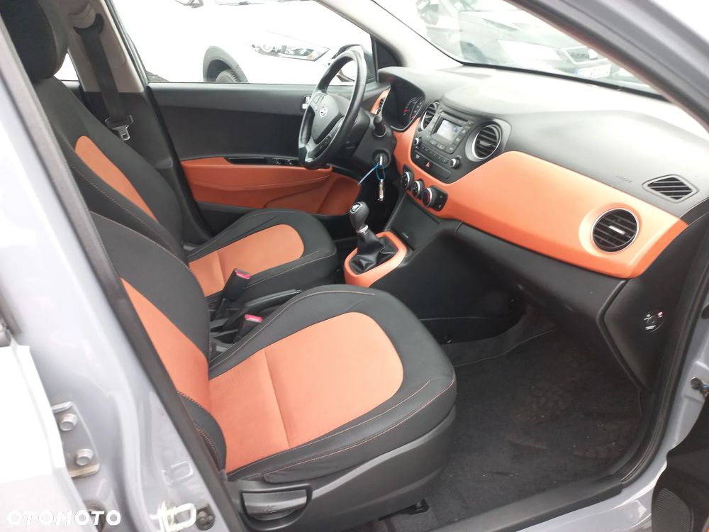 Hyundai i10 1.0 Fifa World Cup Edition - 19