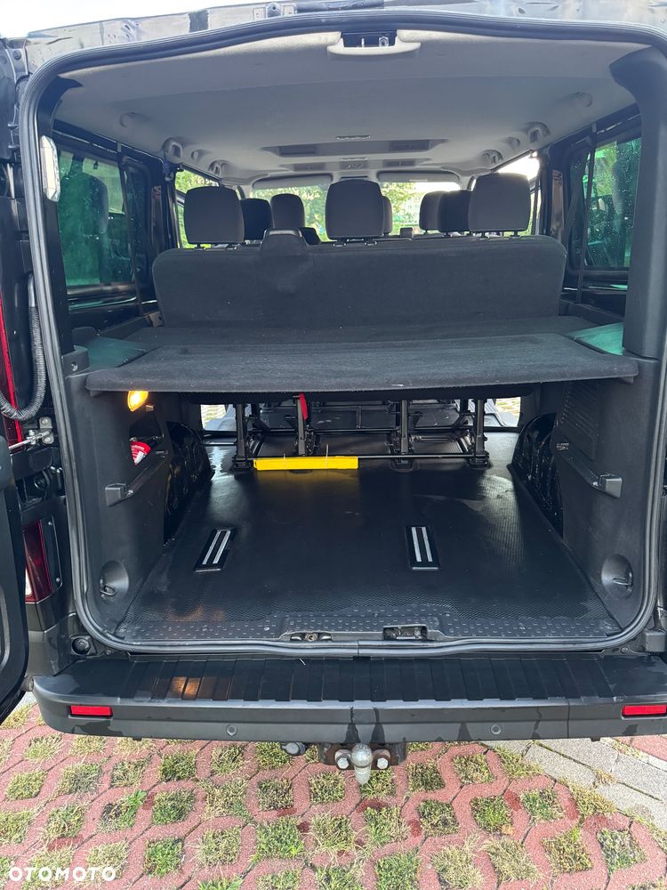 Renault Trafic 2.0 dCi - 11