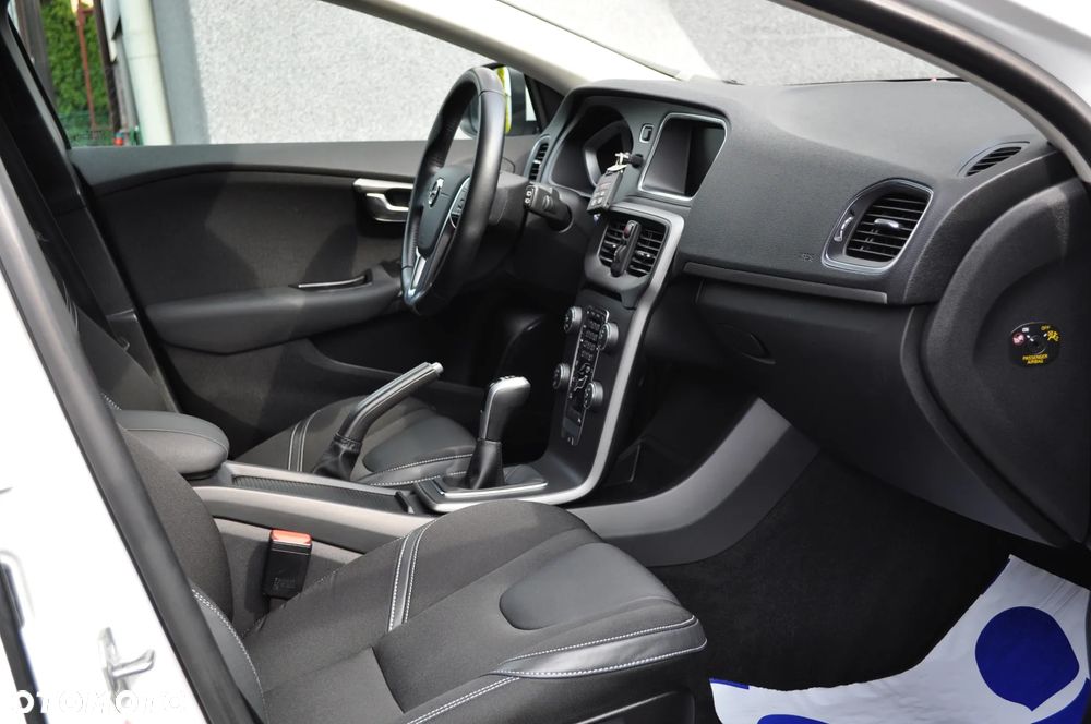 Volvo V40 D2 Momentum - 14