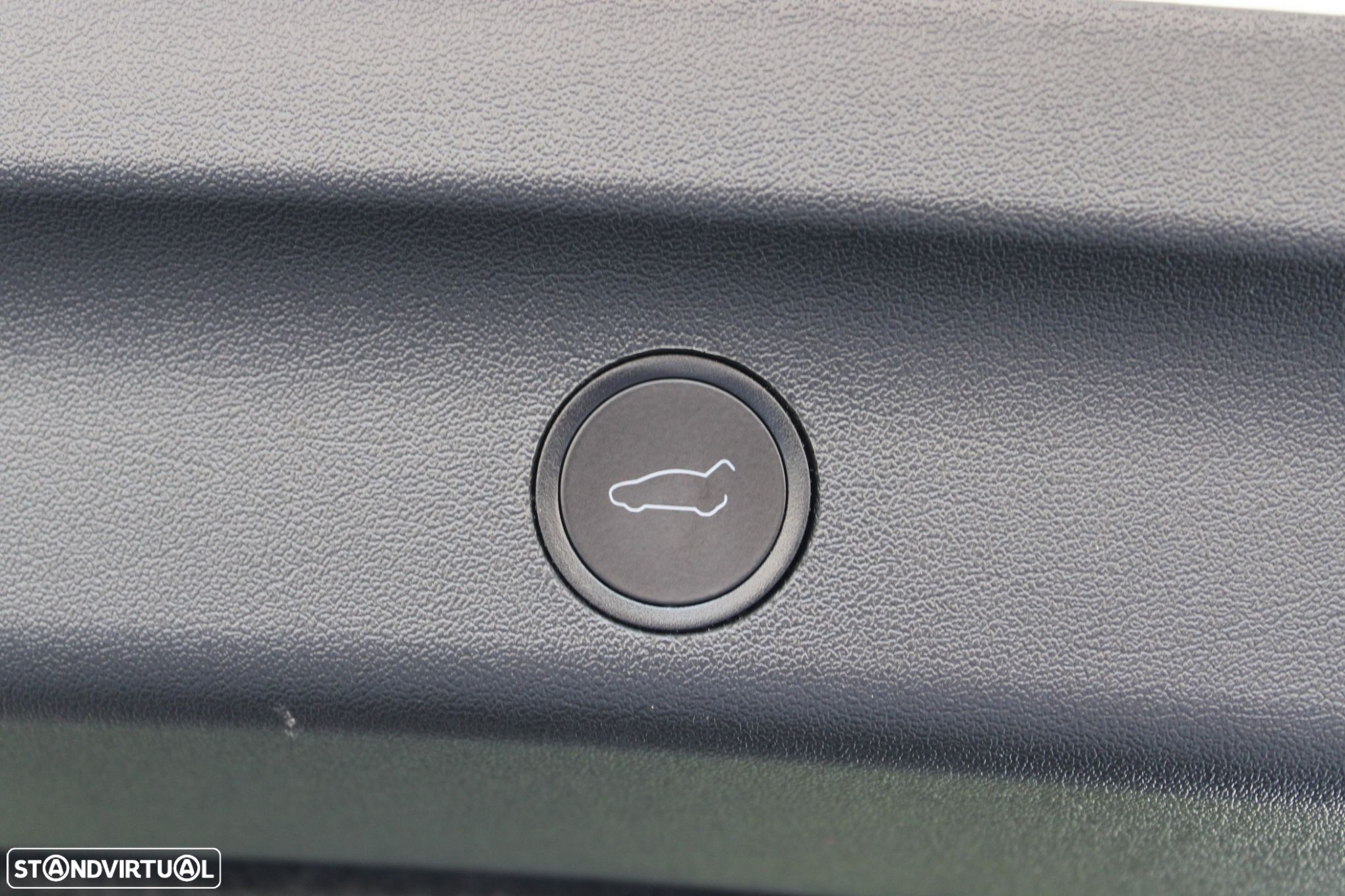 Tesla Model Y Long Range Dual Motor AWD - 34