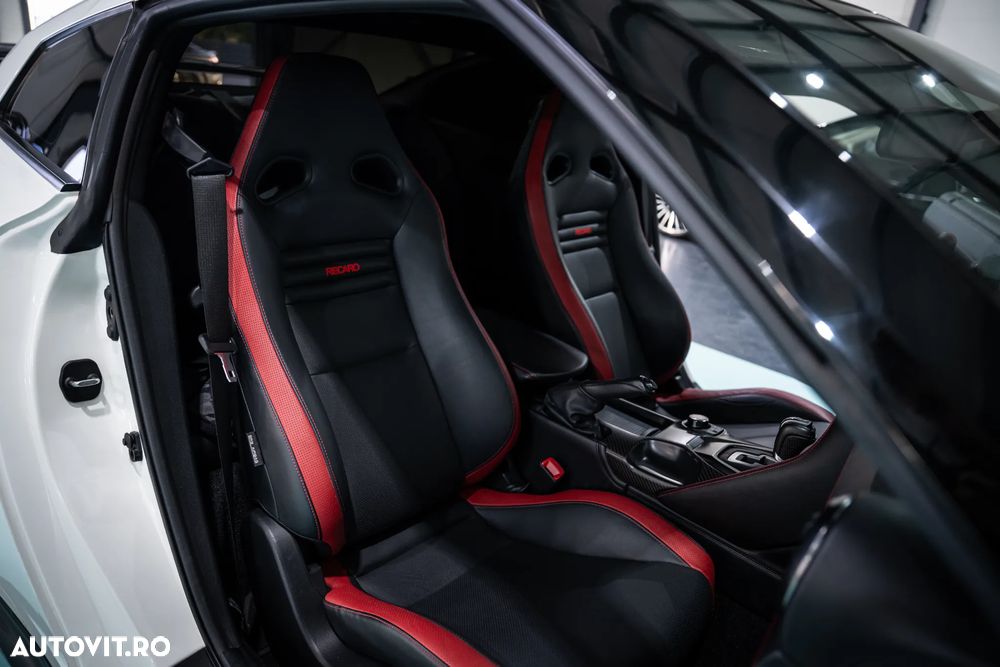 Nissan GT-R - 16