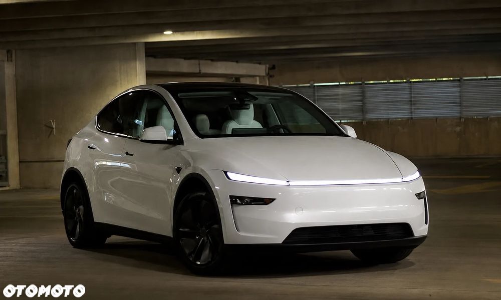 Tesla Model Y Long Range Dual Motor AWD - 8