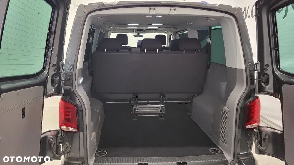 Volkswagen Caravelle - 8