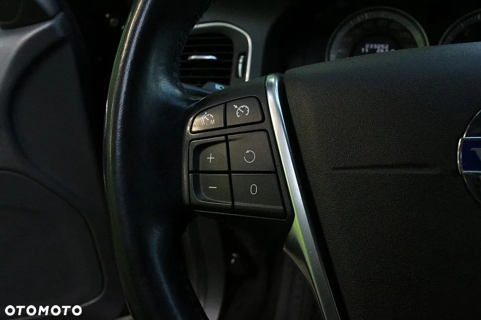 Volvo V60 D3 Geartronic Momentum - 24