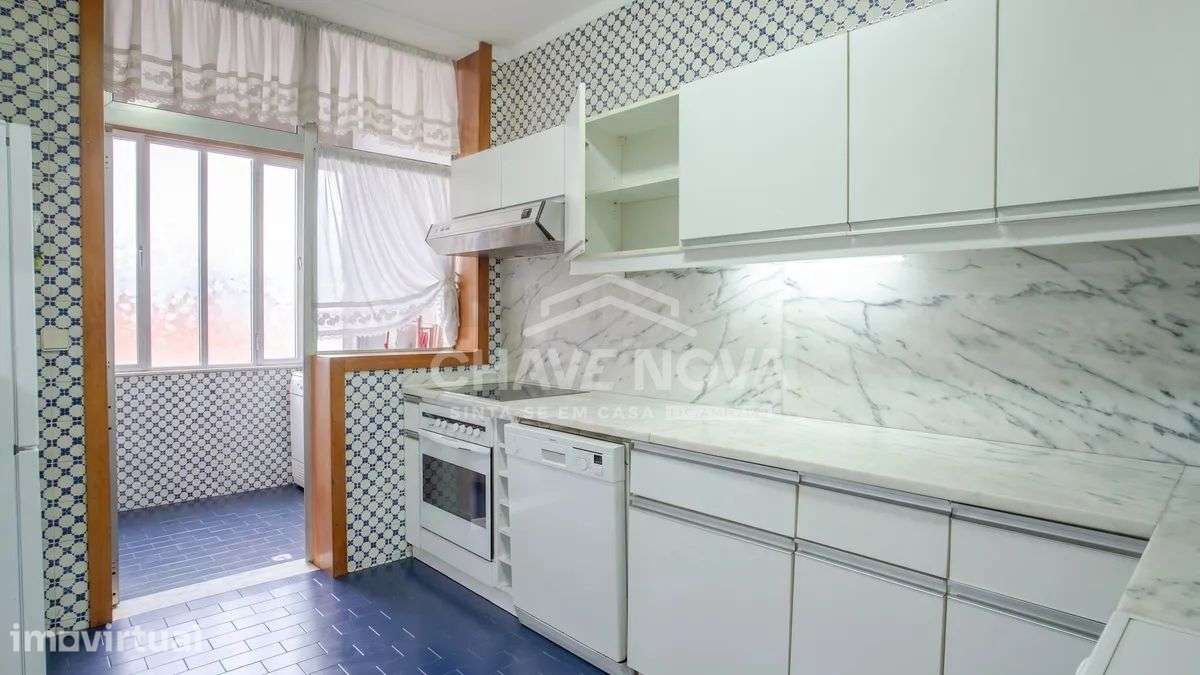 T4 c/ Lugar de Garagem Duplo em Santa Marinha (Gaiashopping) - Grande imagem: 4/38