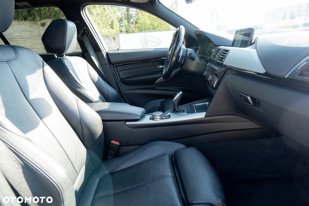 BMW Seria 3 320i xDrive Edition M Sport Shadow - 21