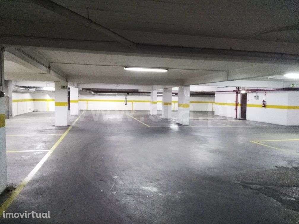 Garagem - Grande imagem: 2/2