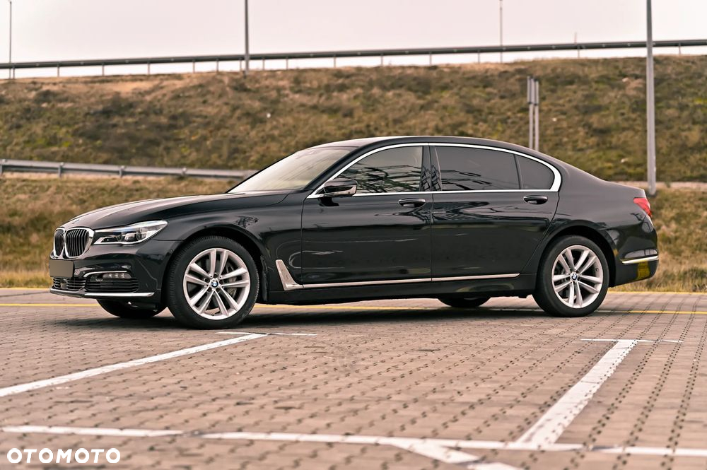 BMW Seria 7 750i xDrive - 11