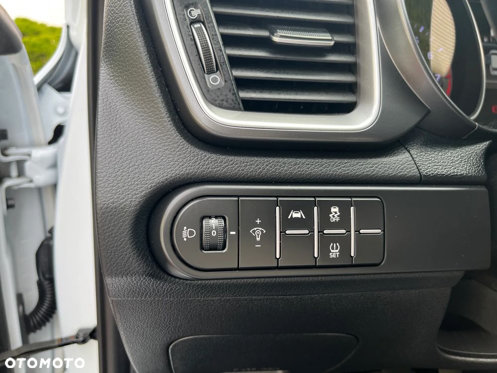 Kia Ceed 1.5 T-GDI M - 17