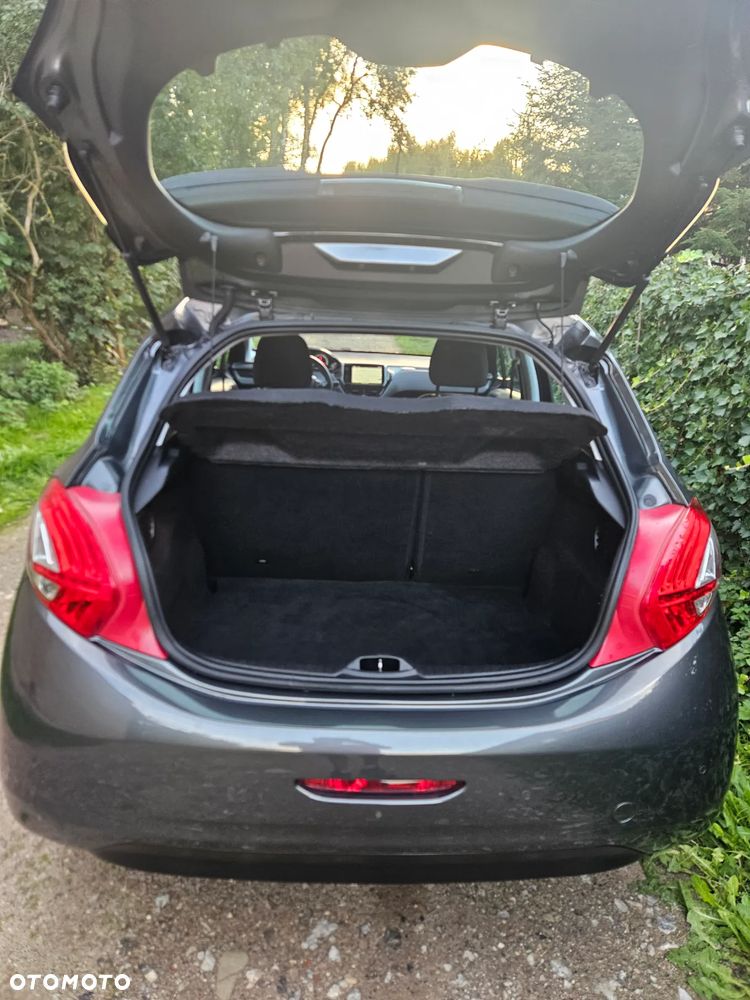 Peugeot 208 - 13