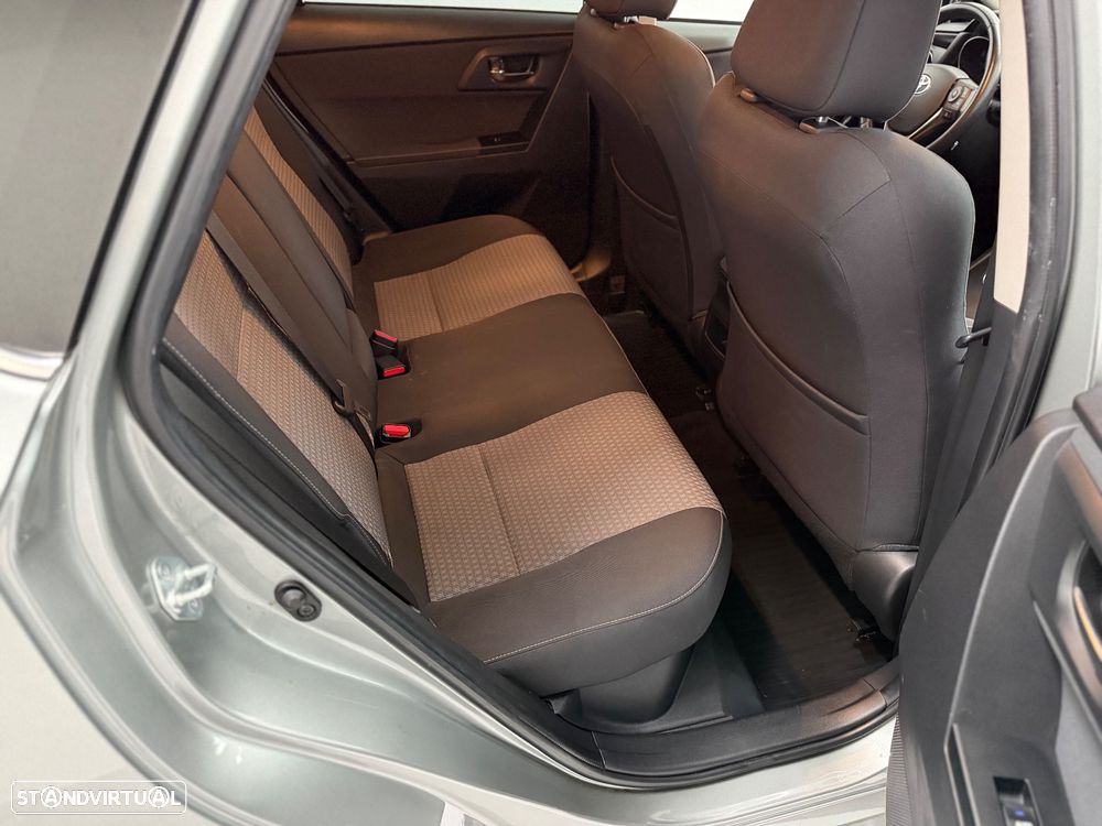Toyota Auris 1.8 HSD Active - 27